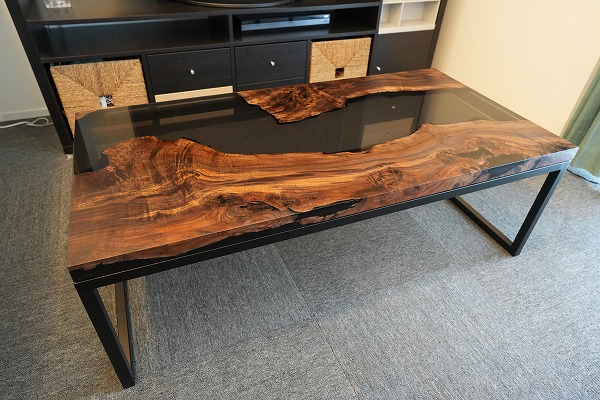 【東京都目黒区】クラロウォールナット×darkⅡクリア レジンテーブル