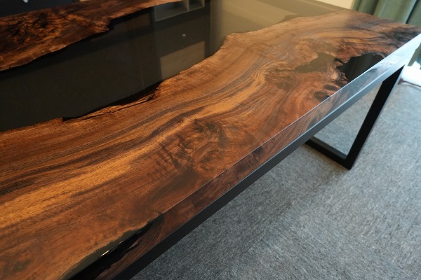 【東京都目黒区】クラロウォールナット×darkⅡクリア レジンテーブル