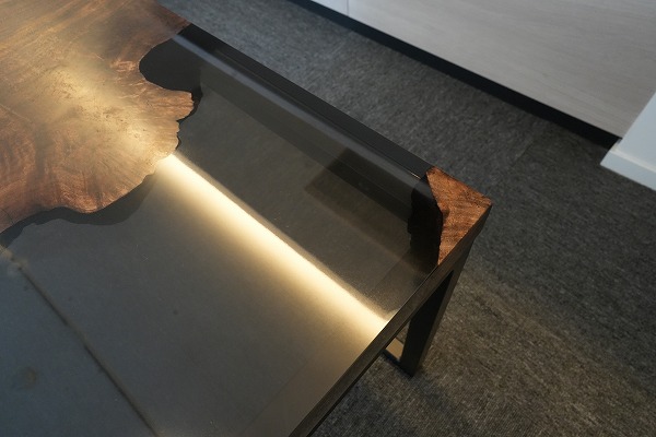 【東京都目黒区】クラロウォールナット×darkⅡクリア レジンテーブル