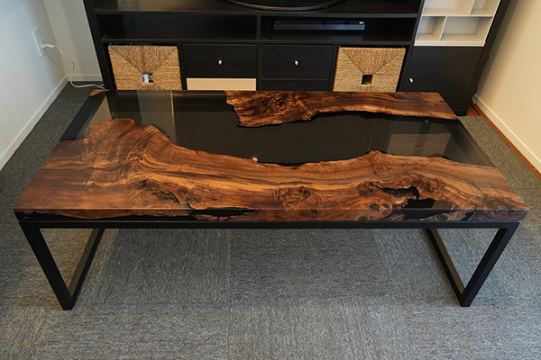 【東京都目黒区】クラロウォールナット×darkⅡクリア レジンテーブル