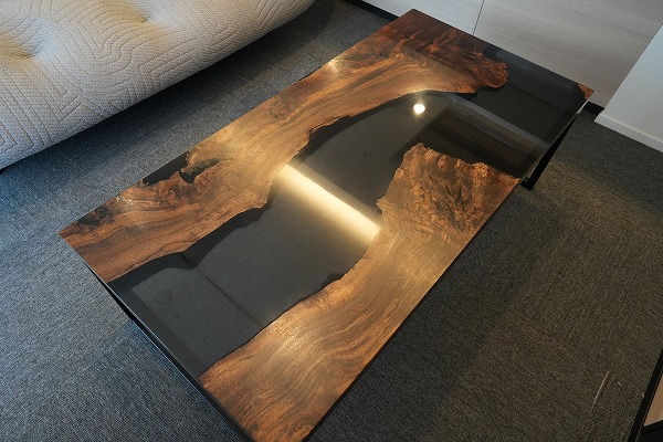 【東京都目黒区】クラロウォールナット×darkⅡクリア レジンテーブル