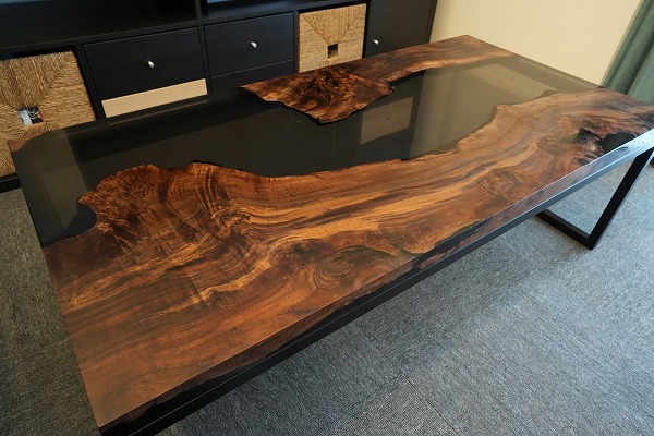 【東京都目黒区】クラロウォールナット×darkⅡクリア レジンテーブル