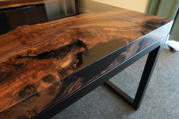 【東京都目黒区】クラロウォールナット×darkⅡクリア レジンテーブル