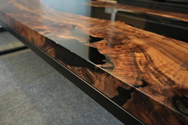 【東京都目黒区】クラロウォールナット×darkⅡクリア レジンテーブル