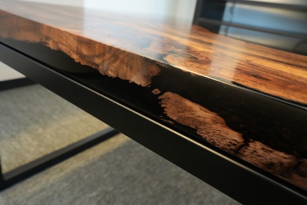 【東京都目黒区】クラロウォールナット×darkⅡクリア レジンテーブル