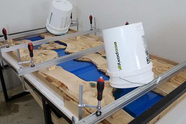 レジンテーブル 倉庫