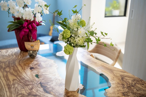 【東京都】オリーブ×クリアブルー レジンテーブル