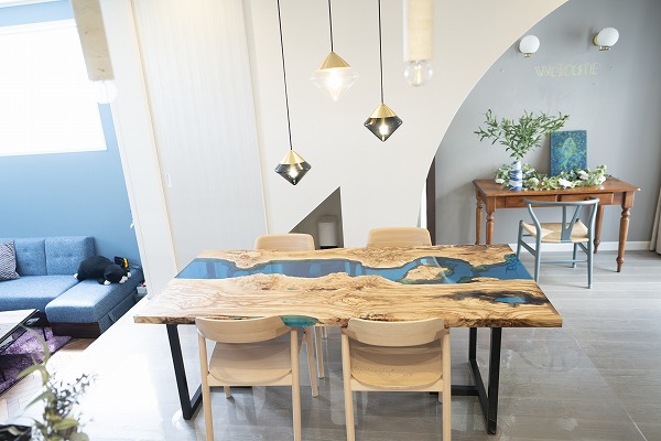 【東京都】オリーブ×クリアブルー レジンテーブル