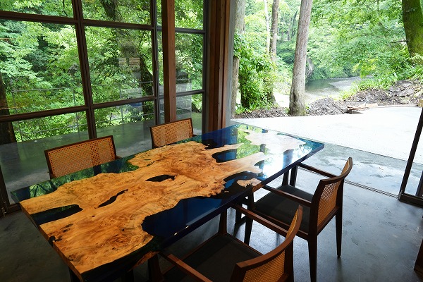 【東京都】ポプラ×shinkaiブルー レジンテーブル