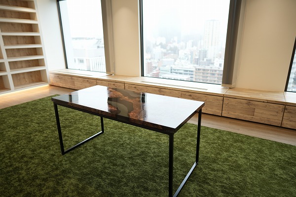 【東京都港区法人様】クラロ×darkⅡクリア　レジンデスク