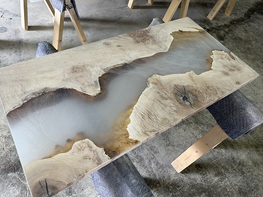 レジンテーブル 倉庫