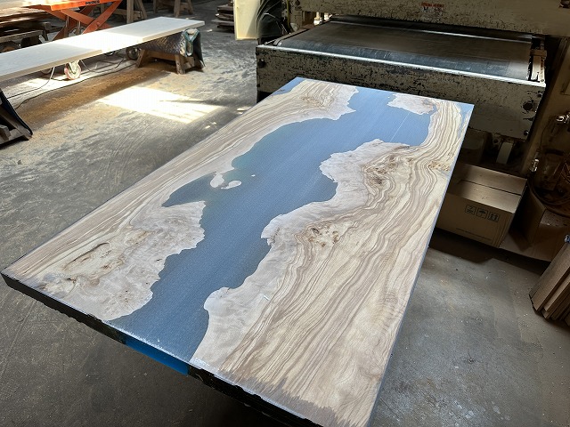 レジンテーブル 倉庫