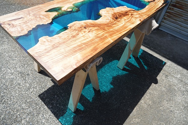 レジンテーブル 倉庫