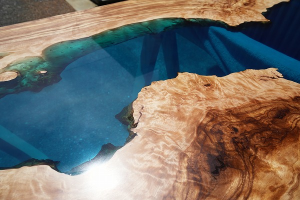 【東京都新宿区】オリーブ×クリアブルーレジンテーブル