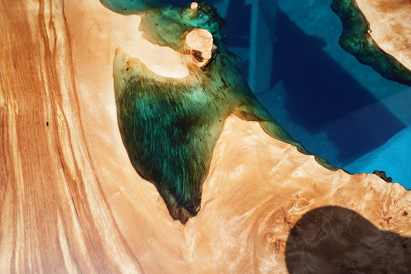 【東京都新宿区】オリーブ×クリアブルーレジンテーブル