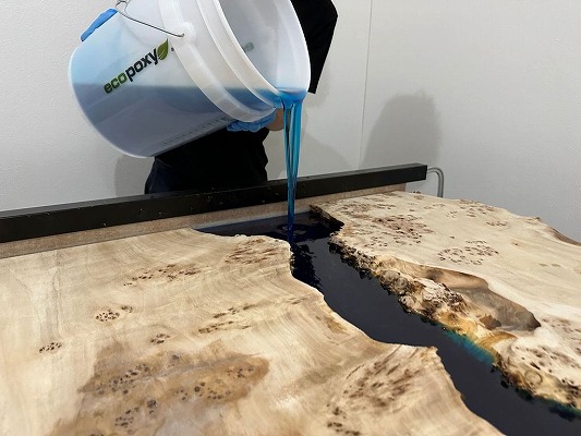 レジンテーブル 倉庫