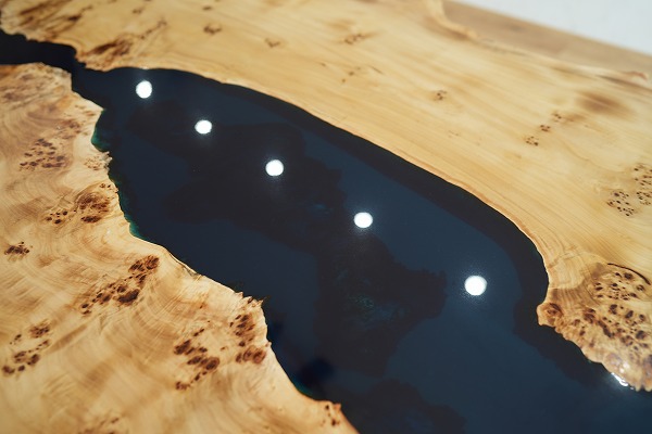 【東京都】大型ポプラ×shinkaiブルーレジンテーブル