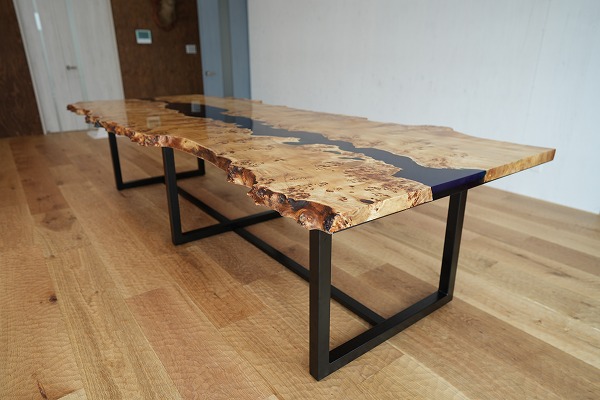 【東京都】大型ポプラ×shinkaiブルーレジンテーブル