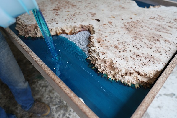 レジンテーブル 倉庫