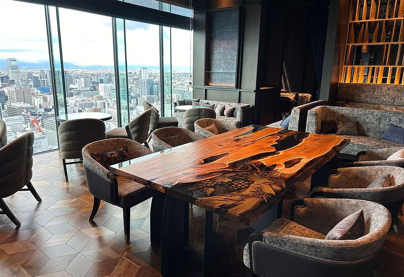 【愛知県中日ビル】イチイ・屋久杉×彫り物レジンテーブル