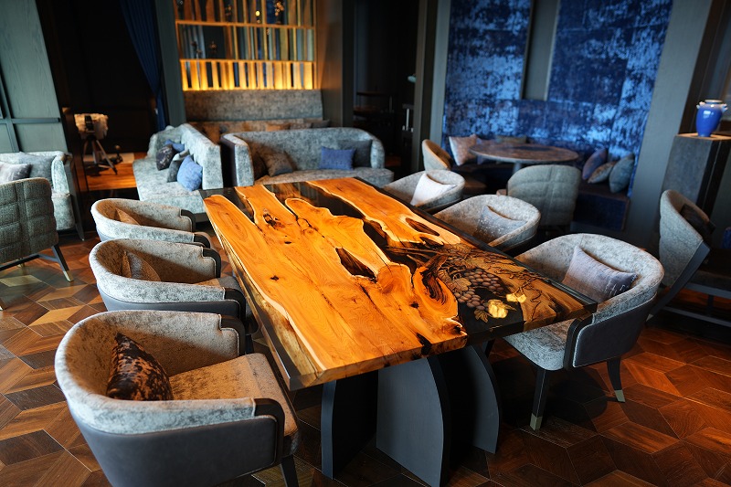 【愛知県中日ビル】イチイ・屋久杉×彫り物レジンテーブル