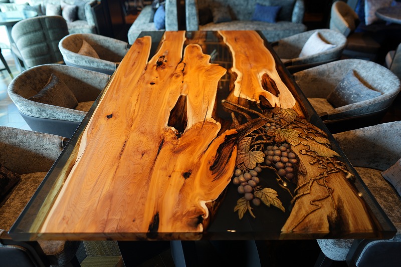 【愛知県中日ビル】イチイ・屋久杉×彫り物レジンテーブル