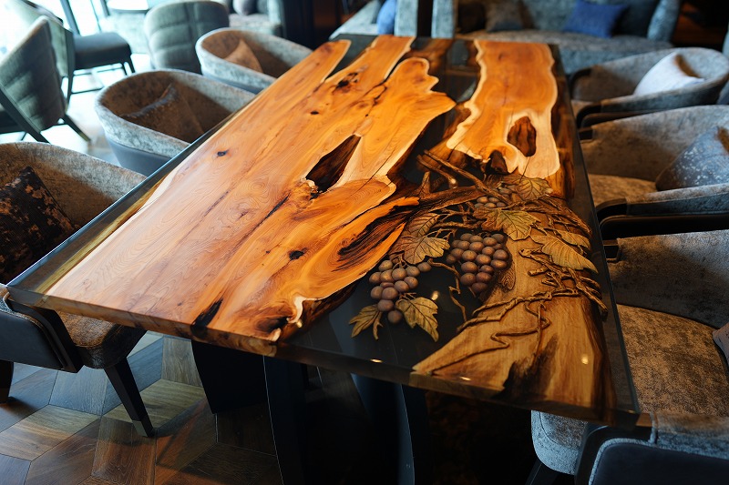 【愛知県中日ビル】イチイ・屋久杉×彫り物レジンテーブル