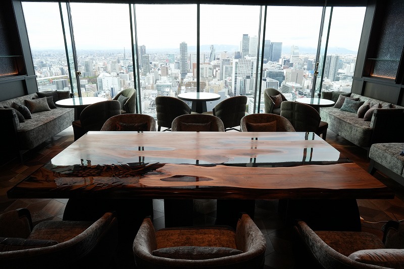 【愛知県中日ビル】イチイ・屋久杉×彫り物レジンテーブル