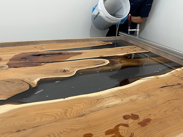 レジンテーブル 倉庫