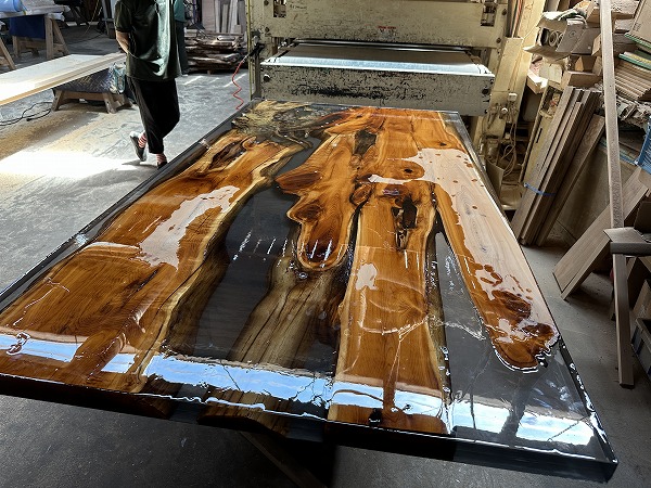 レジンテーブル 倉庫