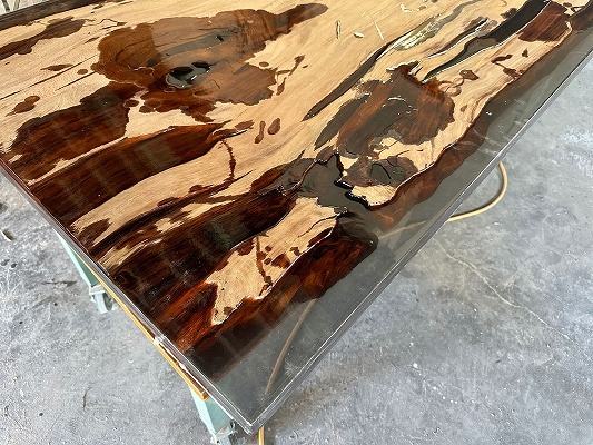 レジンテーブル 倉庫