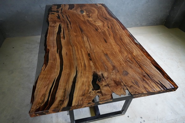 【鹿児島県】持ち込み屋久杉一枚板×dark IIクリアレジンテーブルへ