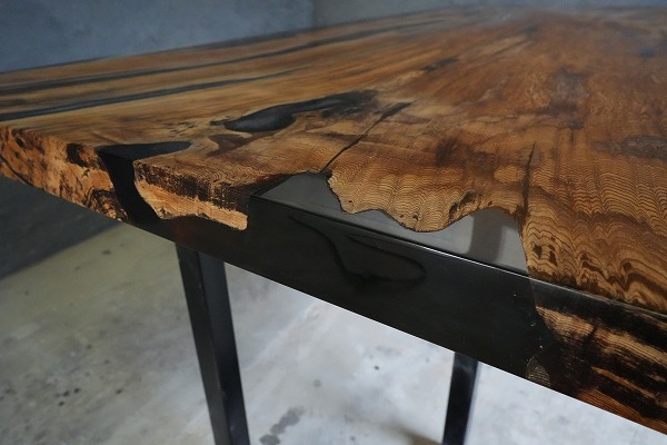 【鹿児島県】持ち込み屋久杉一枚板×dark IIクリアレジンテーブルへ