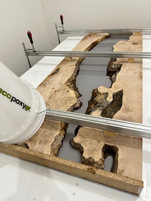 レジンテーブル 倉庫