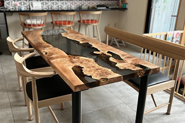 【京都府】メープル×dark IIクリアレジンテーブル