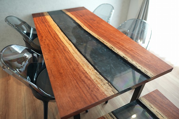 【静岡県】ブビンガ× dark IIシャイン レジンテーブル
