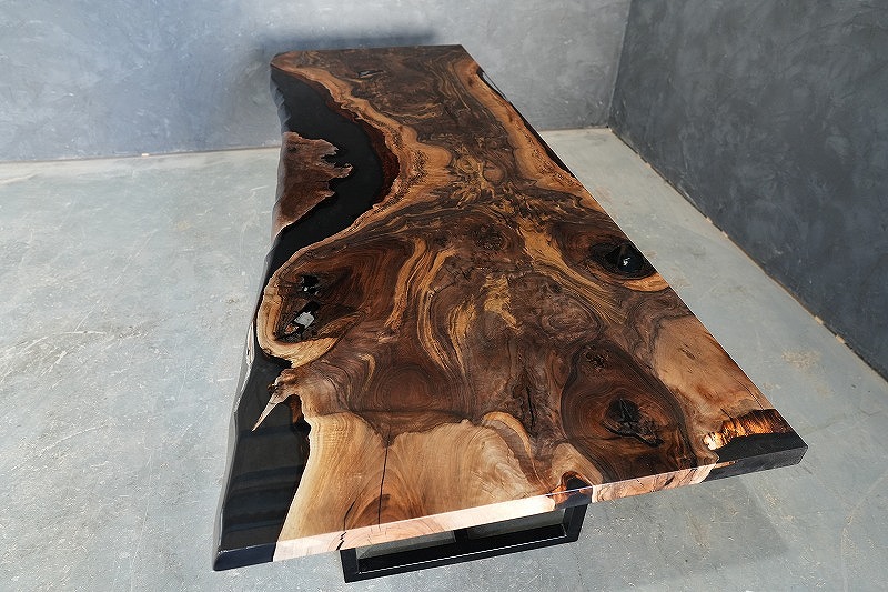 【愛知県県名古屋市】クラロウォールナット×dark IIクリアレジンテーブル