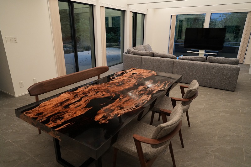 【神奈川県箱根】屋久杉×dark IIクリアレジンテーブル