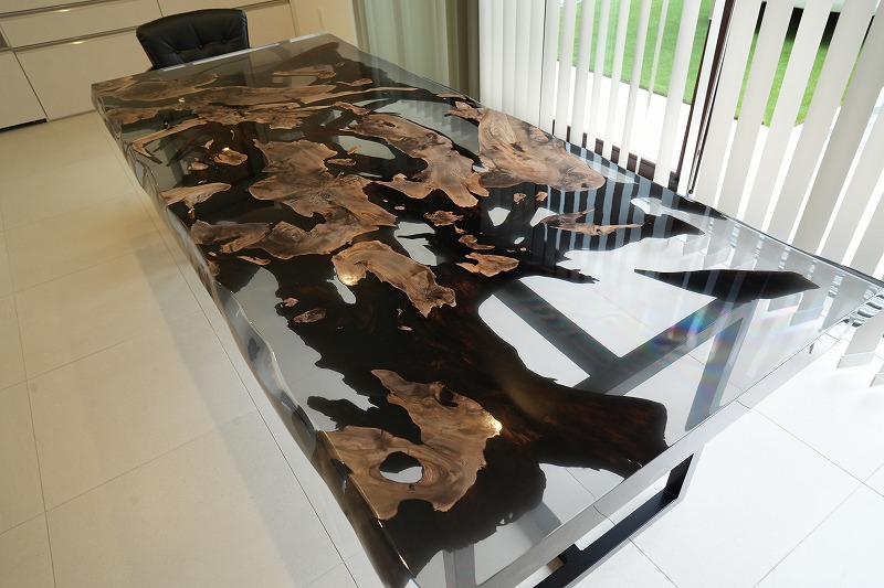 【神奈川県鎌倉市】神代杉×darkクリア世界最古レジンテーブル