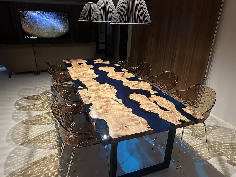 【東京都小平市】カエデ×ワイルドブルーレジンテーブル