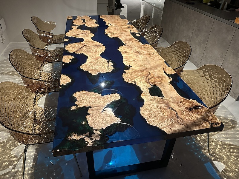 【東京都小平市】カエデ×ワイルドブルーレジンテーブル