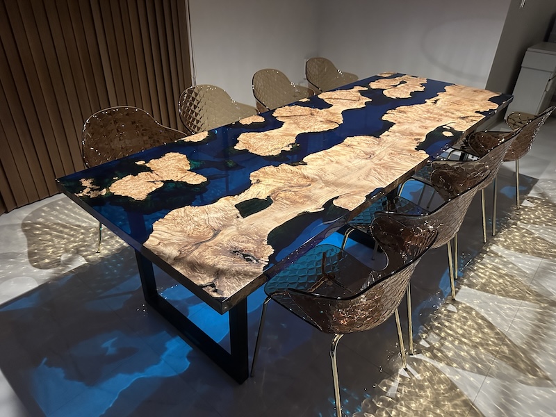 【東京都小平市】カエデ×ワイルドブルーレジンテーブル