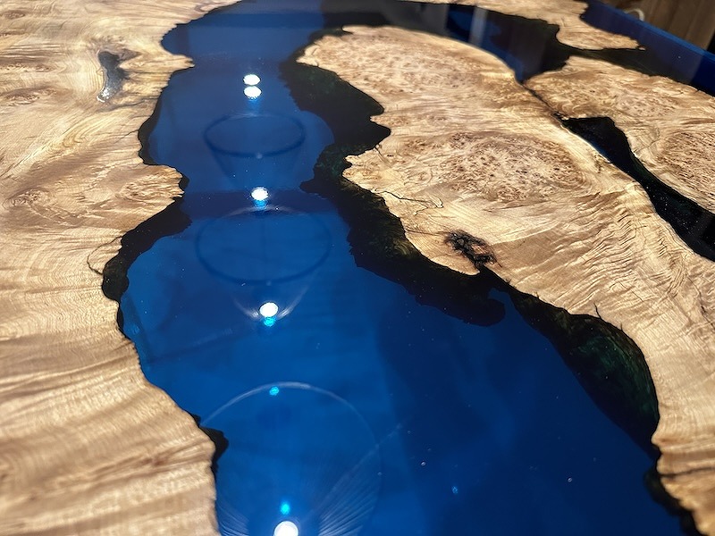 【東京都小平市】カエデ×ワイルドブルーレジンテーブル