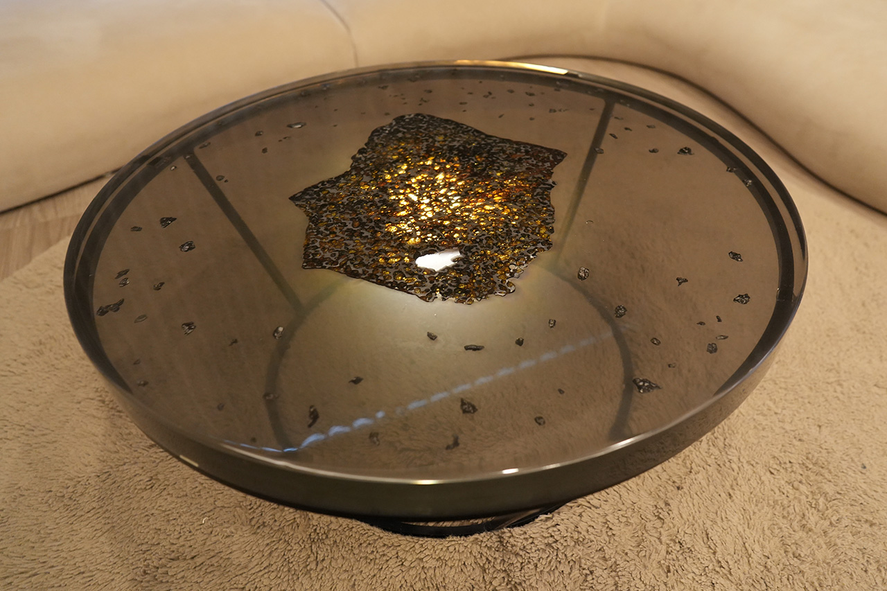 【東京都大田区】隕石（本物）レジンテーブル