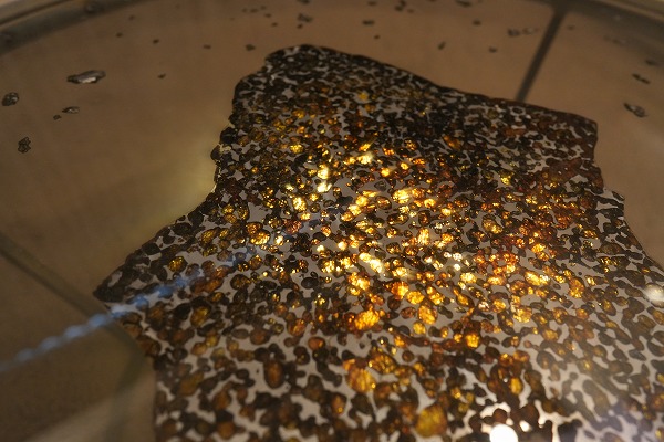 【東京都大田区】隕石（本物）レジンテーブル