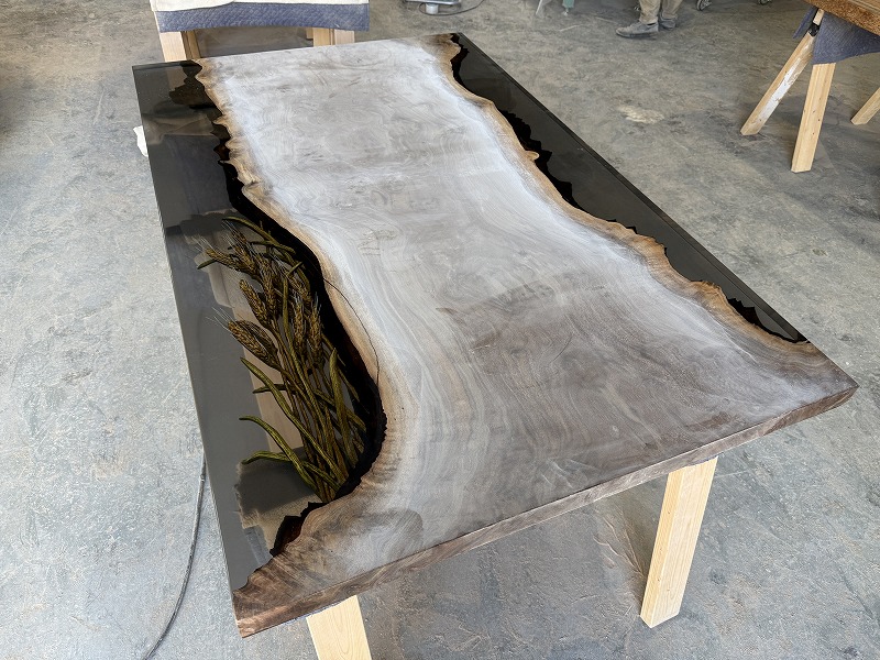 彫り物クラロレジンテーブル