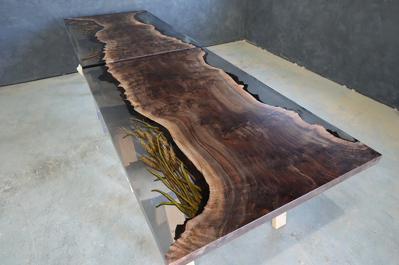 【東京都】クラロ×dark II 彫り物レジンテーブル