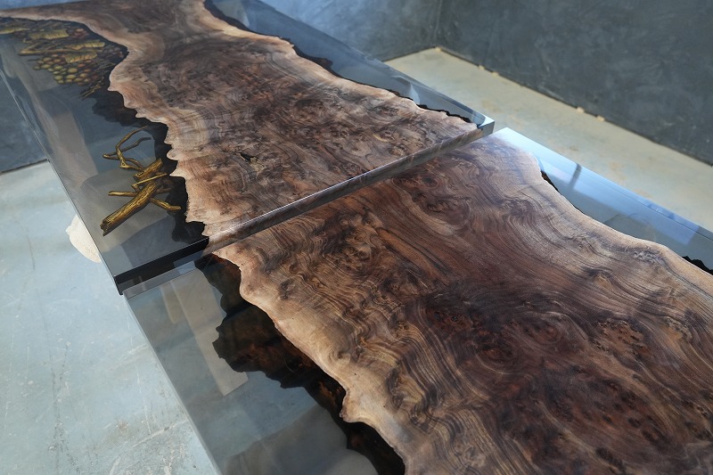 【東京都】クラロ×dark II 彫り物レジンテーブル