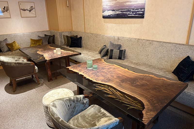 【東京都】クラロ×dark II 彫り物レジンテーブル