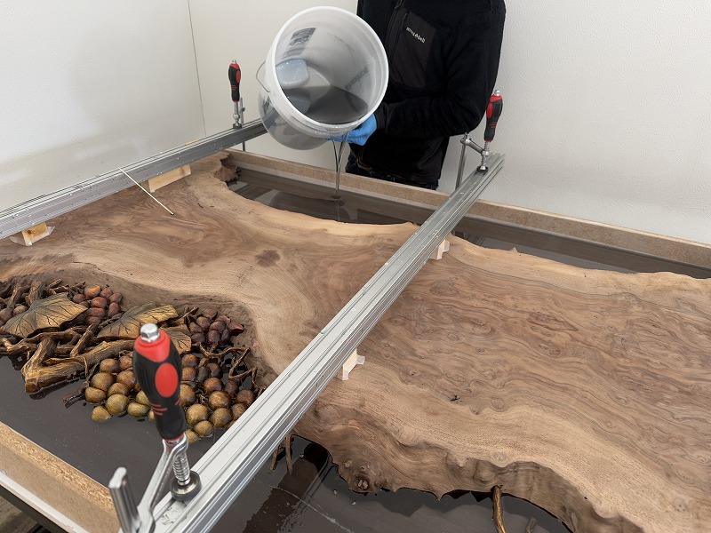 彫り物クラロレジンテーブル